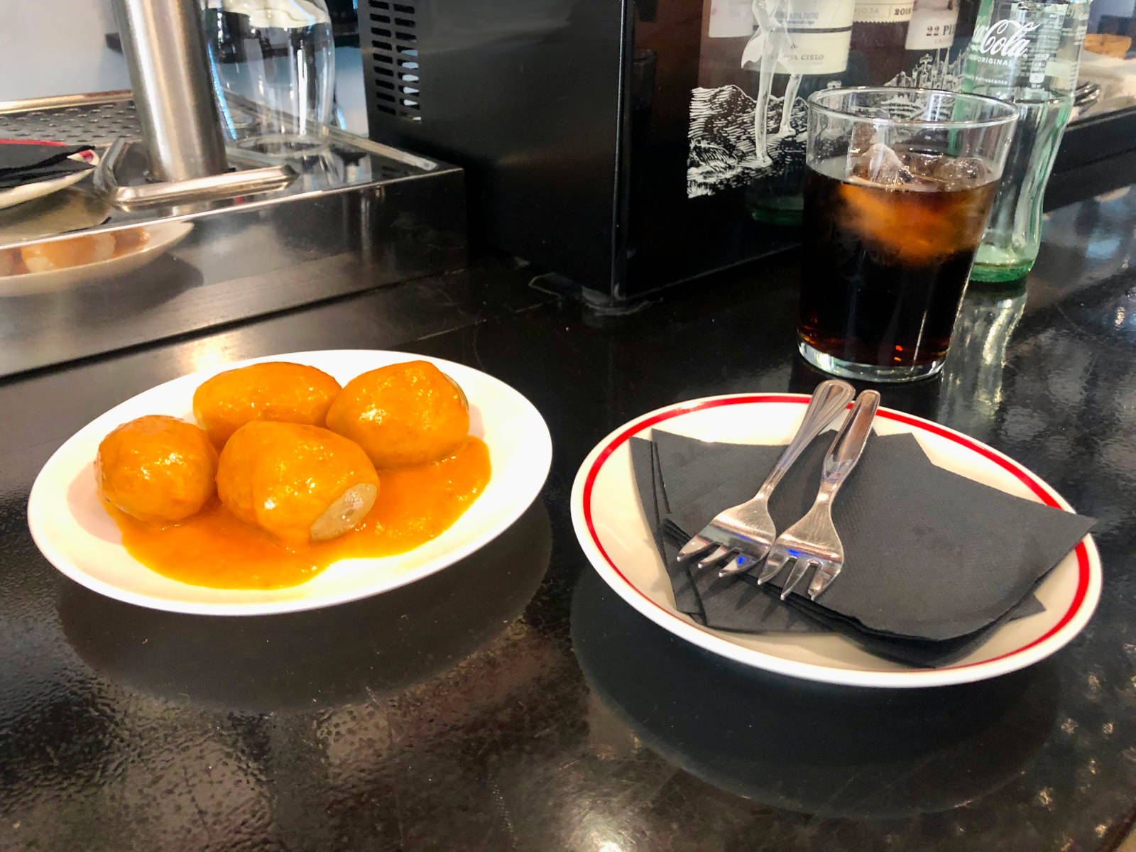 Bar Casa Seve. Platos típicos. Nuestras auténticas patatas típicas canarias al mojo picón que también puedes probar como tapa junto a la consumición